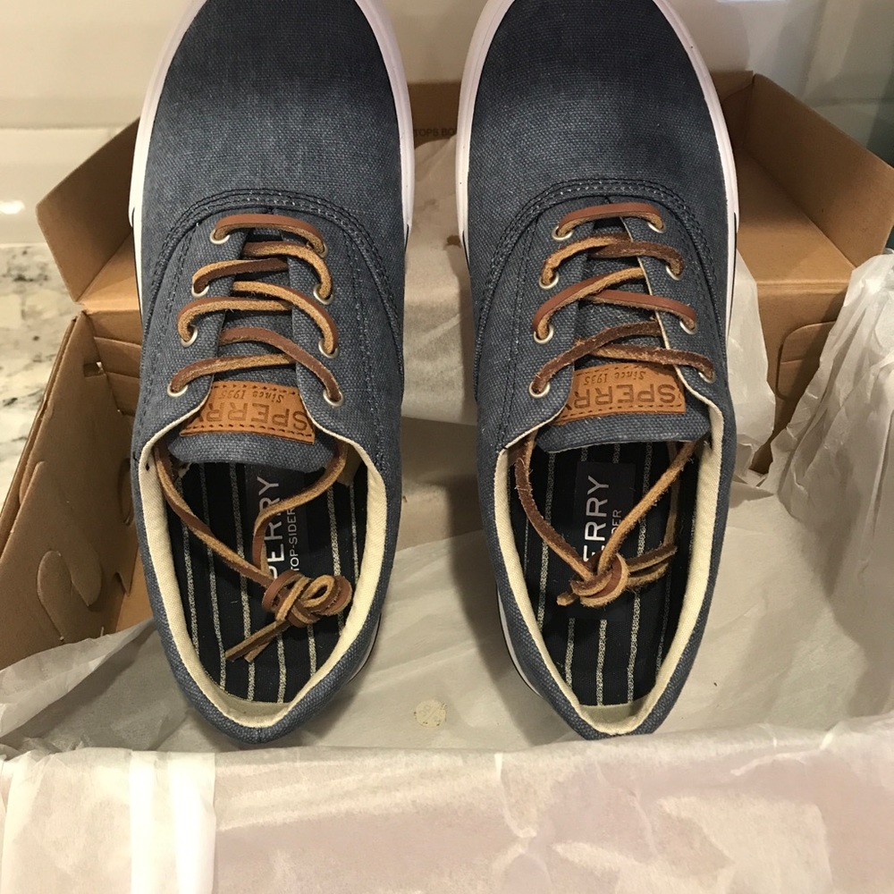 Sperry dress sneakers size 7.5 Men’s US